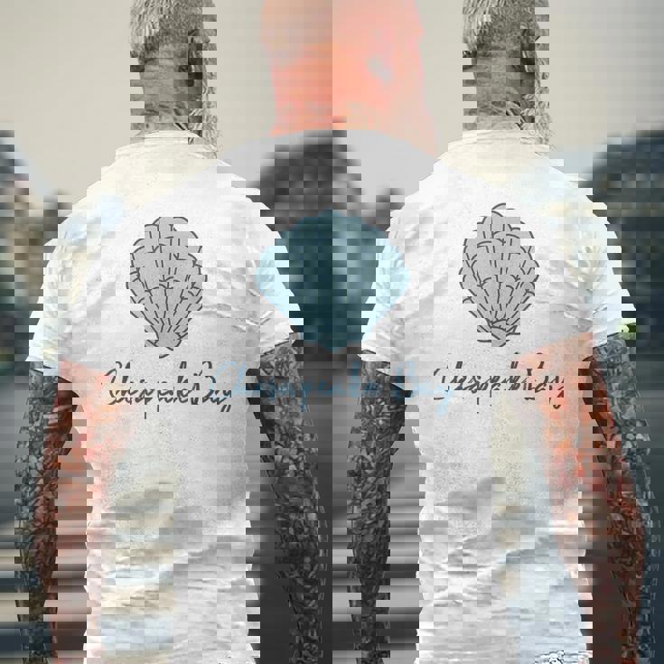 チェサピーク湾 ホタテ貝殻 貝殻 ビーチ 沿岸釣り メンズTシャツ バックプリント 高齢者への贈り物