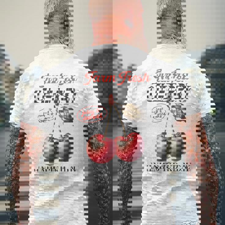 チェリーフルーツ スイートジューシーレッドチェリー 食通ギフト メンズTシャツ バックプリント 高齢者への贈り物