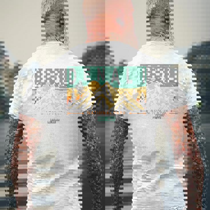 デナリ国立公園 山 自然 レトロ 夕日 ヴィンテージ メンズTシャツ バックプリント 高齢者への贈り物