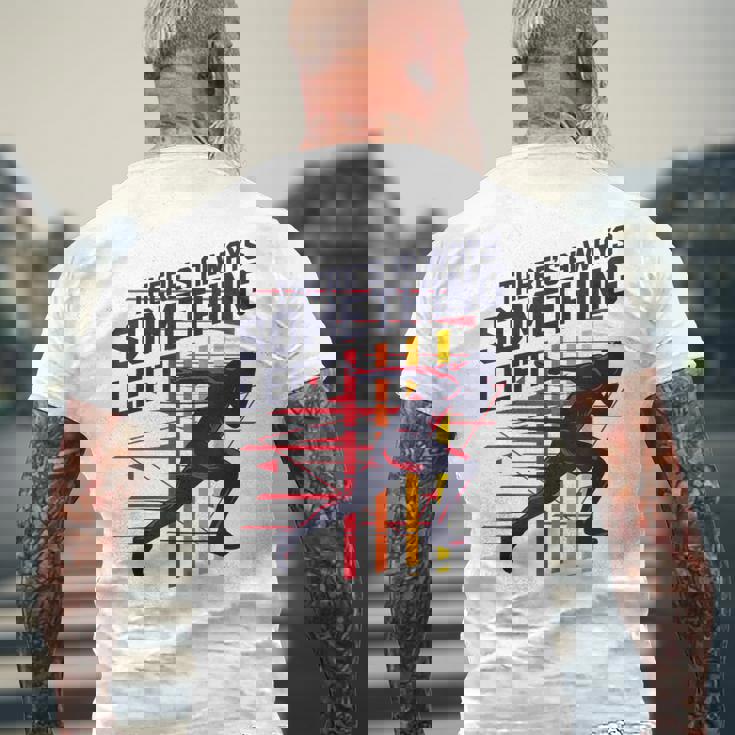 トラックアンドフィールド常に何かが残っている メンズTシャツ バックプリント 高齢者への贈り物