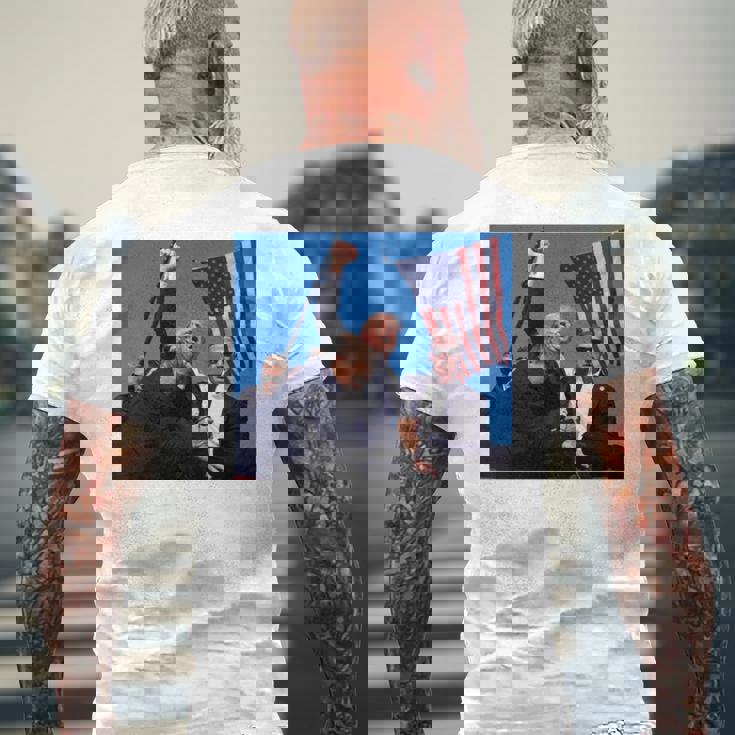 トランプ大統領のために祈り、決して降伏しない、神の祝福トランプ。 長袖tシャツ メンズTシャツ バックプリント 高齢者への贈り物