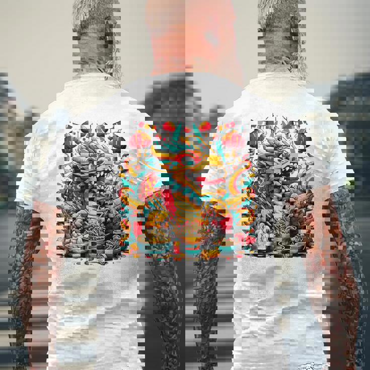 ニューイヤードラゴン ジョイフルドラゴン 旧正月のお祭り メンズTシャツ バックプリント 高齢者への贈り物