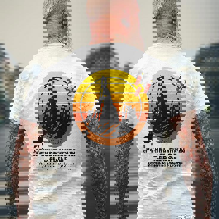 ビッグサンダーマウンテン鉄道、ワイルドトレインライド、西 メンズTシャツ バックプリント 高齢者への贈り物