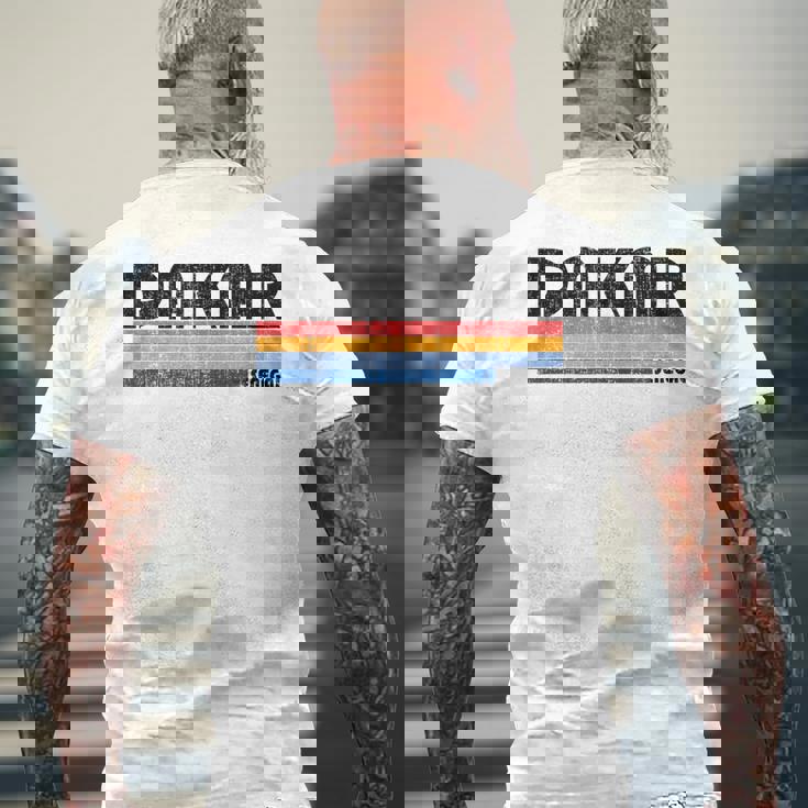 ビンテージ70年代80年代スタイルのダカール、セネガル。 メンズTシャツ バックプリント 高齢者への贈り物