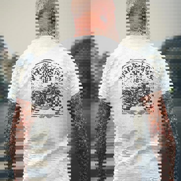 ビンテージレーサー、1964年創業、レトロバイク。オートバイ愛好家。 メンズTシャツ バックプリント 高齢者への贈り物