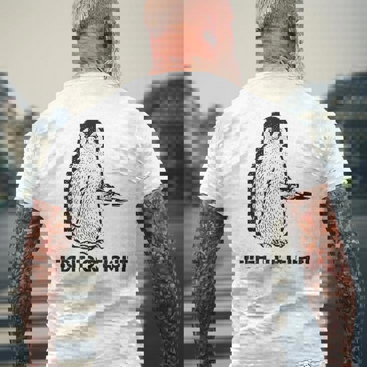 ファイト・オア・フライト・ファニー・ペンギン・パンク メンズTシャツ バックプリント 高齢者への贈り物