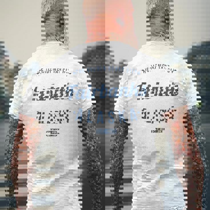 フェアバンクス アラスカ ヴィンテージ ミニマリスト お土産 Ak フェアバンクス メンズTシャツ バックプリント 高齢者への贈り物