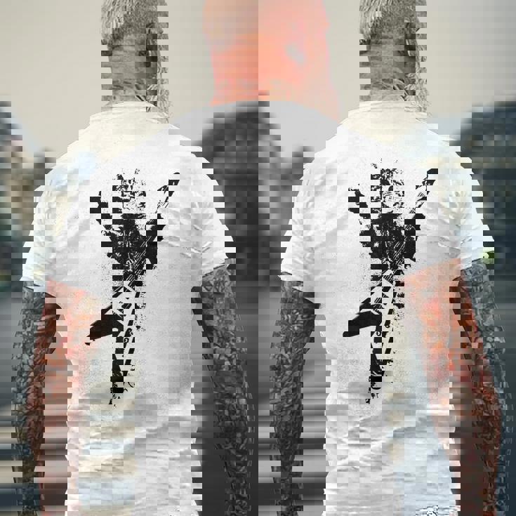 フライングvギターで遊ぶ猫 メンズTシャツ バックプリント 高齢者への贈り物