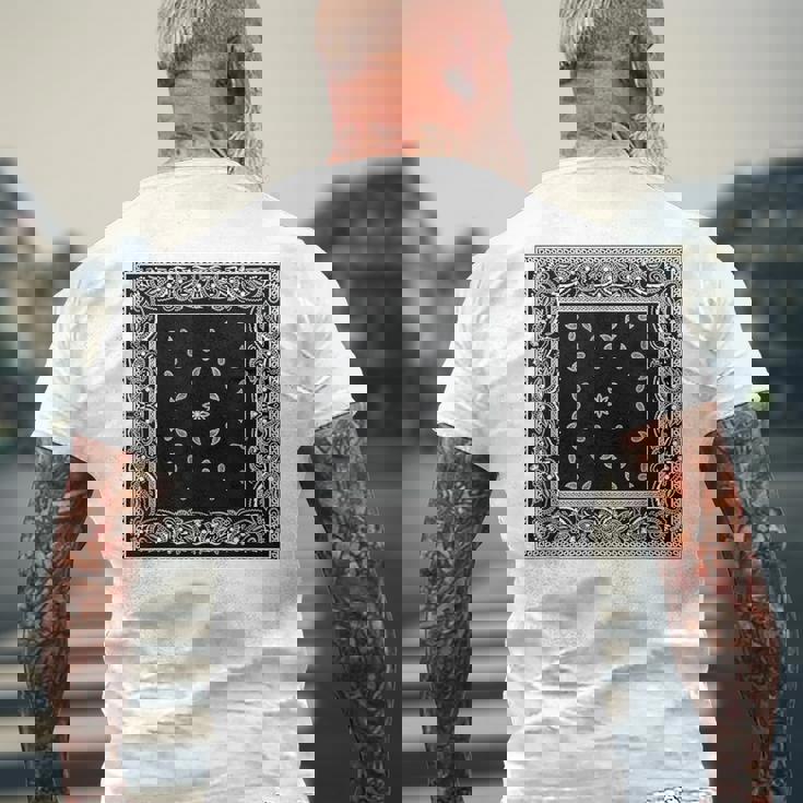 ホワイトブラックバンダナプリントtシャツ ペイズリー柄 メンズTシャツ バックプリント 高齢者への贈り物