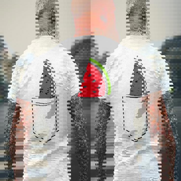 ポケットに入ったスイカのポケットプリントの面白いスイカ。 メンズTシャツ バックプリント 高齢者への贈り物