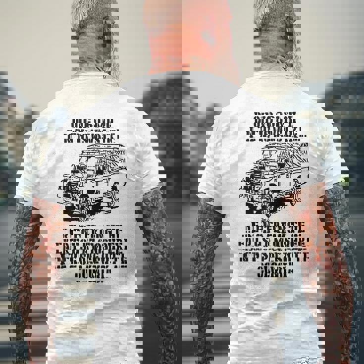 ミリタリーユーモア ランドローバーのファン メンズTシャツ バックプリント 高齢者への贈り物