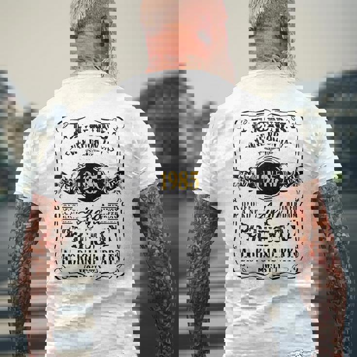 レジェンドは1985年に誕生した37歳の男性の誕生日 メンズTシャツ バックプリント 高齢者への贈り物