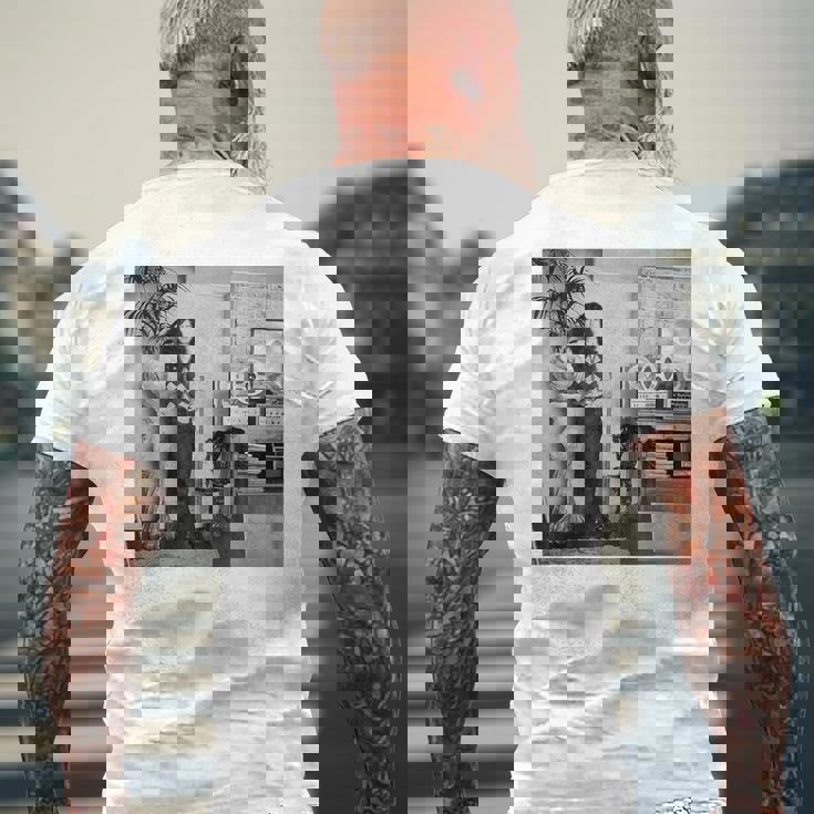 レッド・ツェッペリンのギタリスト、ジミー・ペイジ 1970 メンズTシャツ バックプリント 高齢者への贈り物