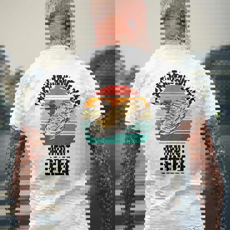 レトロ可愛い餃子 ギョーザなしでは人生は想像できない。 メンズTシャツ バックプリント 高齢者への贈り物