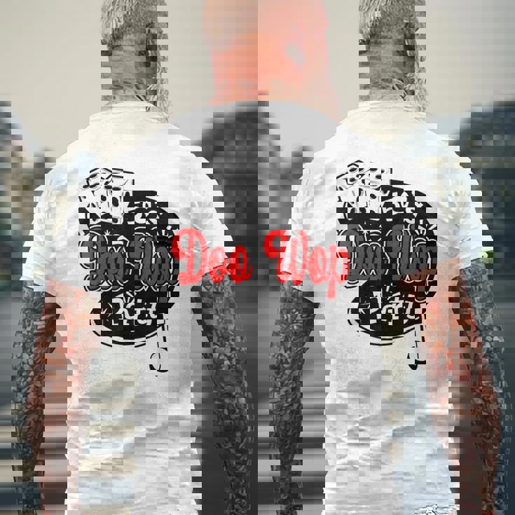 ロカビリー Doo Wop ヴィンテージ 50年代 音楽 レトロ ロックンロール メンズTシャツ バックプリント 高齢者への贈り物