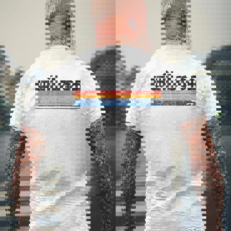 ヴィンテージ 80年代スタイル ウィルソン、ノースカロライナ州 メンズTシャツ バックプリント 高齢者への贈り物