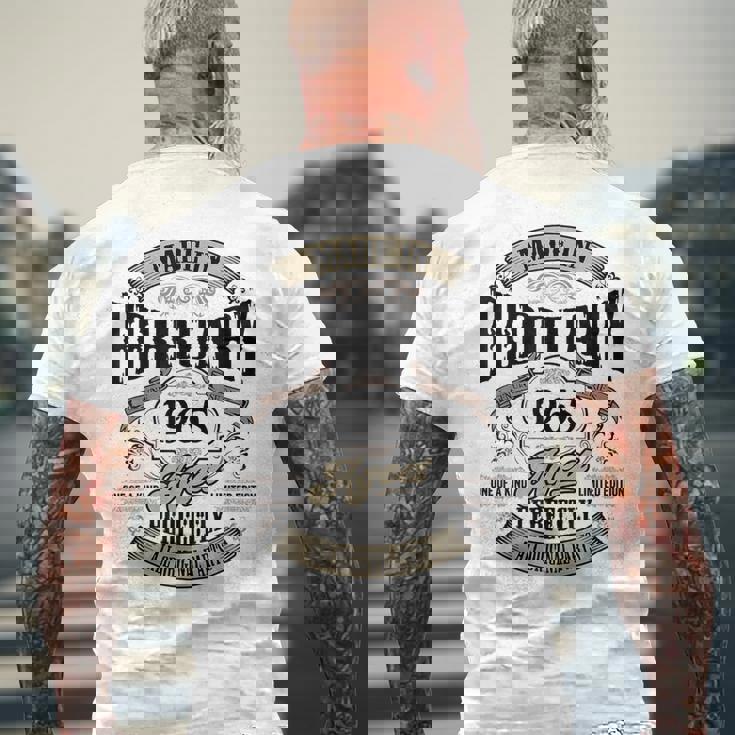 ヴィンテージ還暦祝い 1965年2月生まれ 60歳 メンズTシャツ バックプリント 高齢者への贈り物