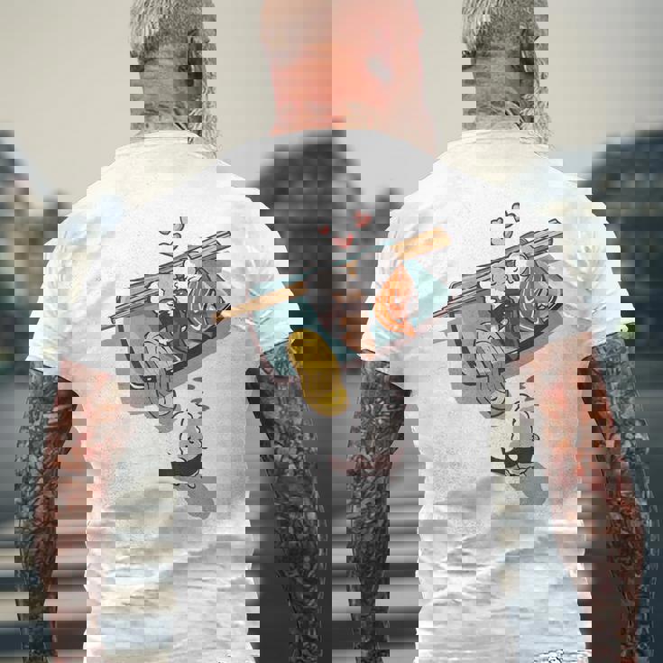 一緒に寝る 寿司 と 寝ぼける 寿司 たまご サーモン 穴子 メンズTシャツ バックプリント 高齢者への贈り物