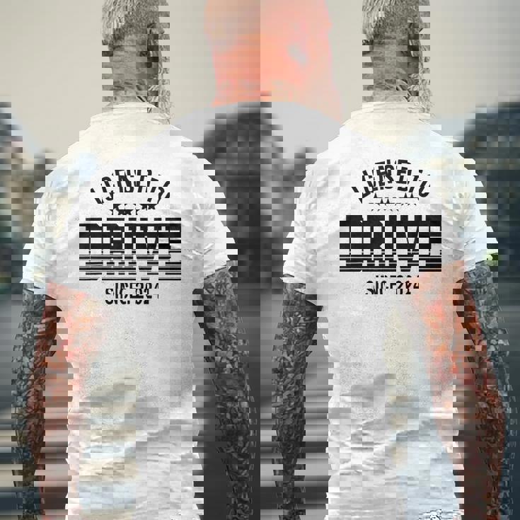 免許 取得 免許 試験 免許 運転手 教習所 初心者 贈り物 免許 学科試験 車 運転免許証 2024 メンズTシャツ バックプリント 高齢者への贈り物