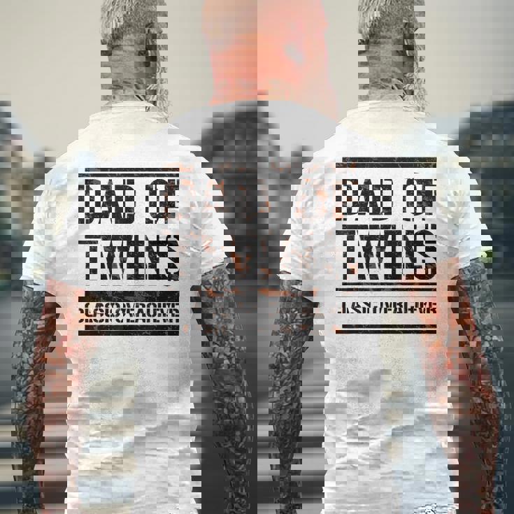 双子の父 父の日 双子のお父さん おもしろい 双子の父 メンズTシャツ バックプリント 高齢者への贈り物