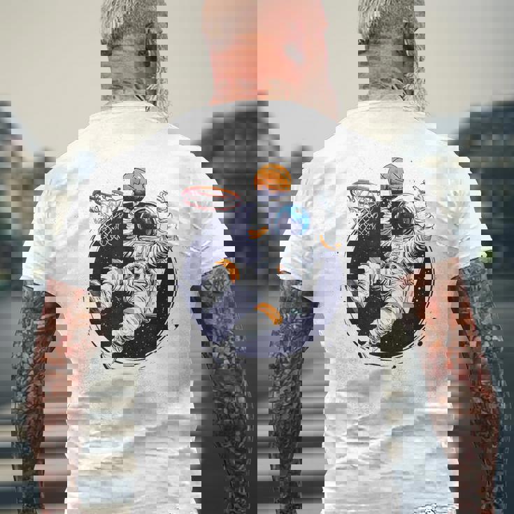 宇宙飛行士 バスケットボール 宇宙 ボール 惑星 銀河 メンズTシャツ バックプリント 高齢者への贈り物