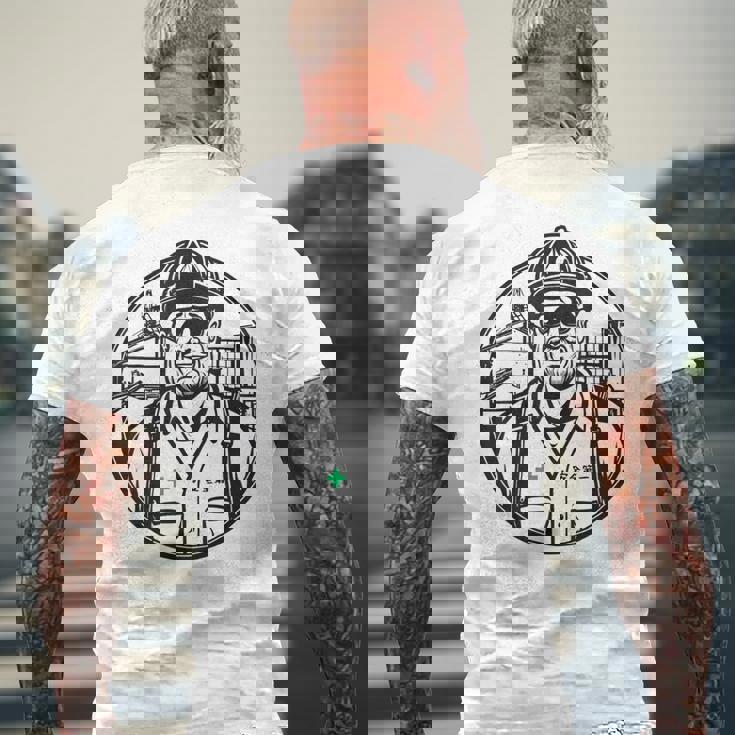 安全に働くおじさん 安全第一 作業員 メンズTシャツ バックプリント 高齢者への贈り物