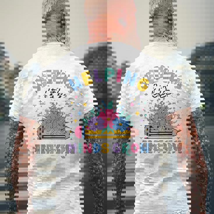 小さな心の成長を助ける ワイルドフラワー 幼稚園 先生 メンズTシャツ バックプリント 高齢者への贈り物