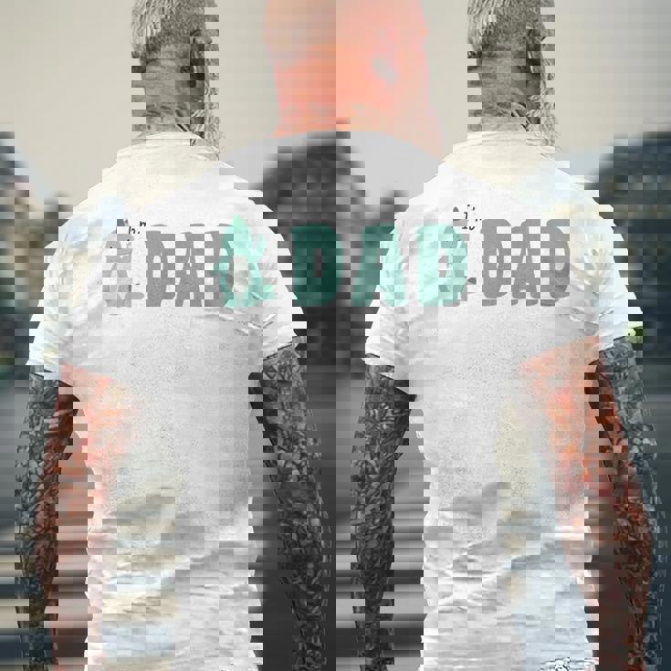 恐竜 かわいい 恐竜好き 家族 お揃い 親子ペア 親子コーデ 家族写真 お父さん 父 パパ I'm Dad メンズTシャツ バックプリント 高齢者への贈り物