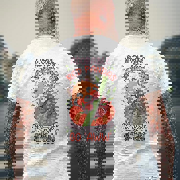 愛らしいレッサーパンダが世界を「Aww」にします。 メンズTシャツ バックプリント 高齢者への贈り物