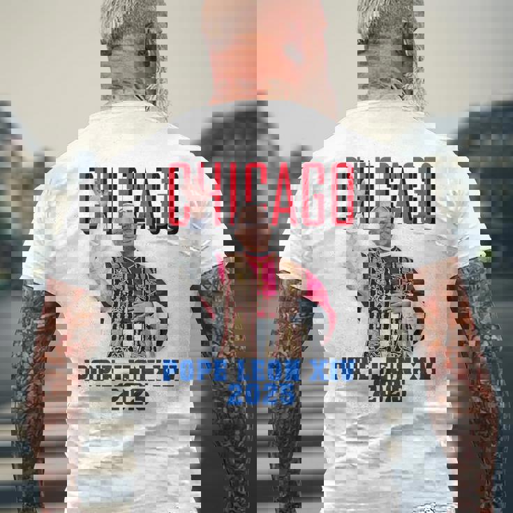 教皇レオンxiv 2025 – シカゴ初のアメリカ教皇デザイン メンズTシャツ バックプリント 高齢者への贈り物