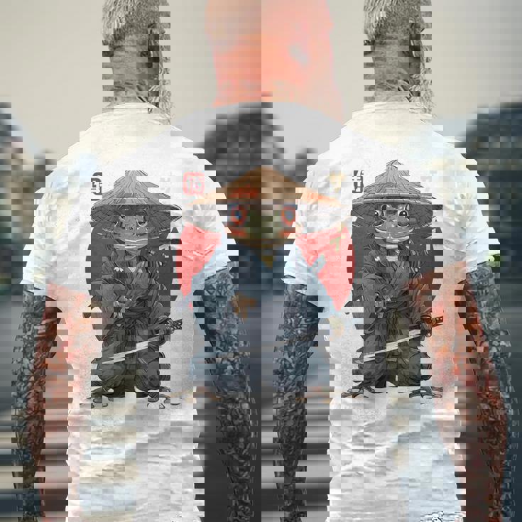 日本の侍カエルの戦士浮世サムライヒキガエルバックプリント。 メンズTシャツ バックプリント 高齢者への贈り物