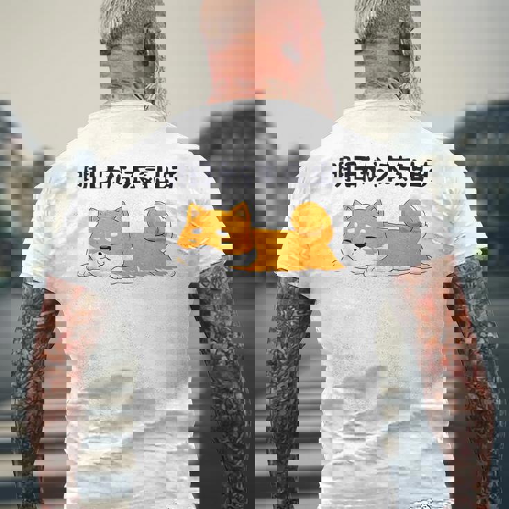 明日から本気出す柴犬 足 かわいい犬 秋田犬愛好家 ギフト メンズTシャツ バックプリント 高齢者への贈り物