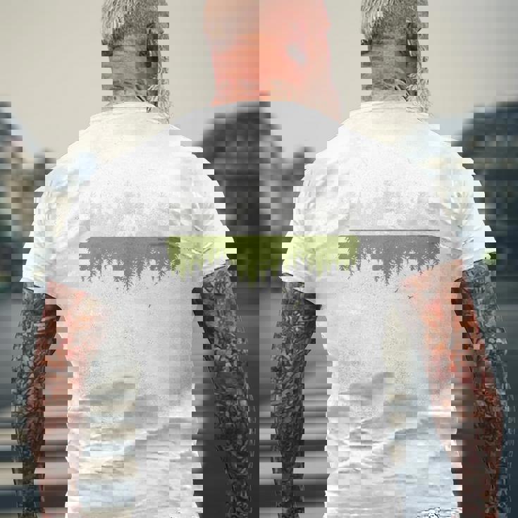 木 反射 クマ 野生動物 森 自然 動物 アウトドア メンズTシャツ バックプリント 高齢者への贈り物