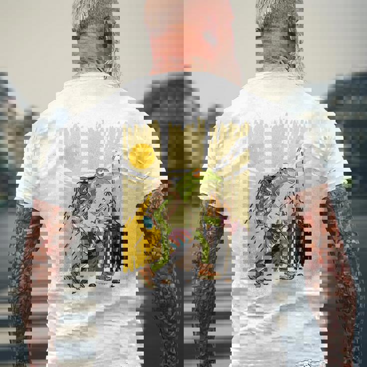 楽しいカエル ハイキングと登山愛好家 メンズTシャツ バックプリント 高齢者への贈り物