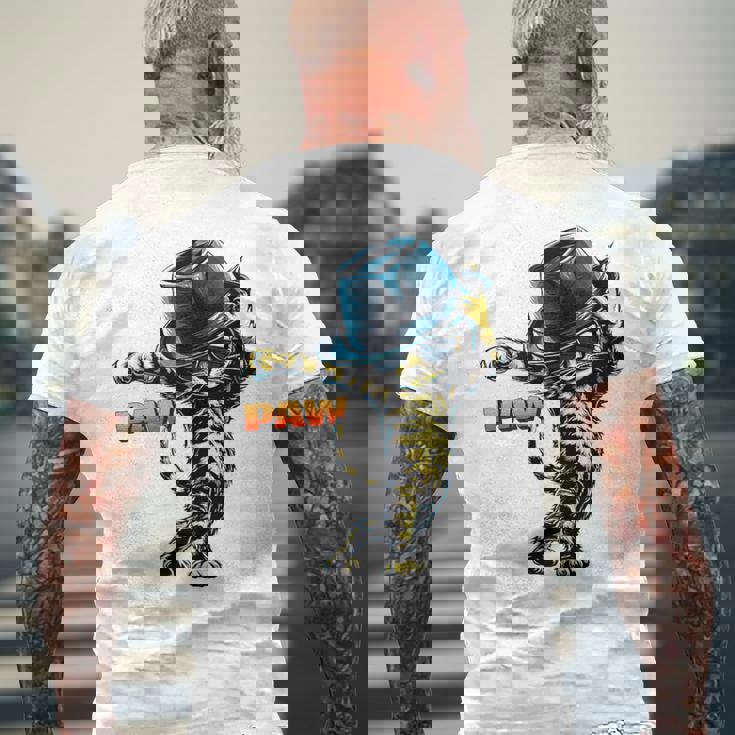 決めポーズの猫イラスト Pawの文字が光るダンス風デザイン メンズTシャツ バックプリント 高齢者への贈り物