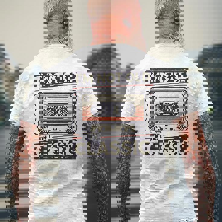 私は老けていない 私はクラシック 面白いレトロ テクニック メンズTシャツ バックプリント 高齢者への贈り物