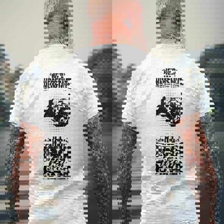 老フレンチ・ホルン奏者を侮るなかれ メンズTシャツ バックプリント 高齢者への贈り物