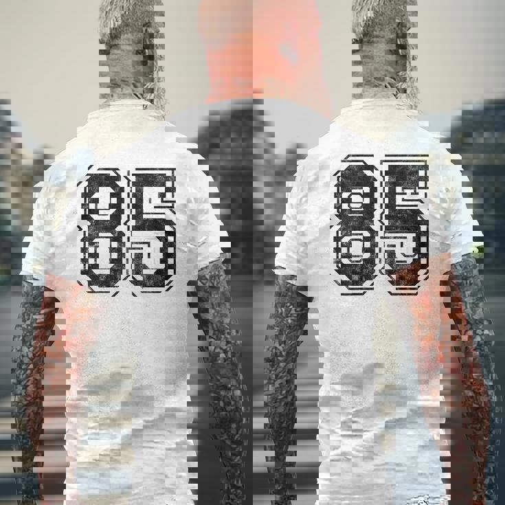 背中に85番 メンズTシャツ バックプリント 高齢者への贈り物