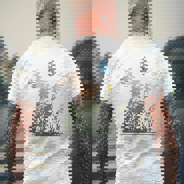 蝶のイースターとデイジーを保持している甘いウサギのウサギ 長袖tシャツ メンズTシャツ バックプリント 高齢者への贈り物