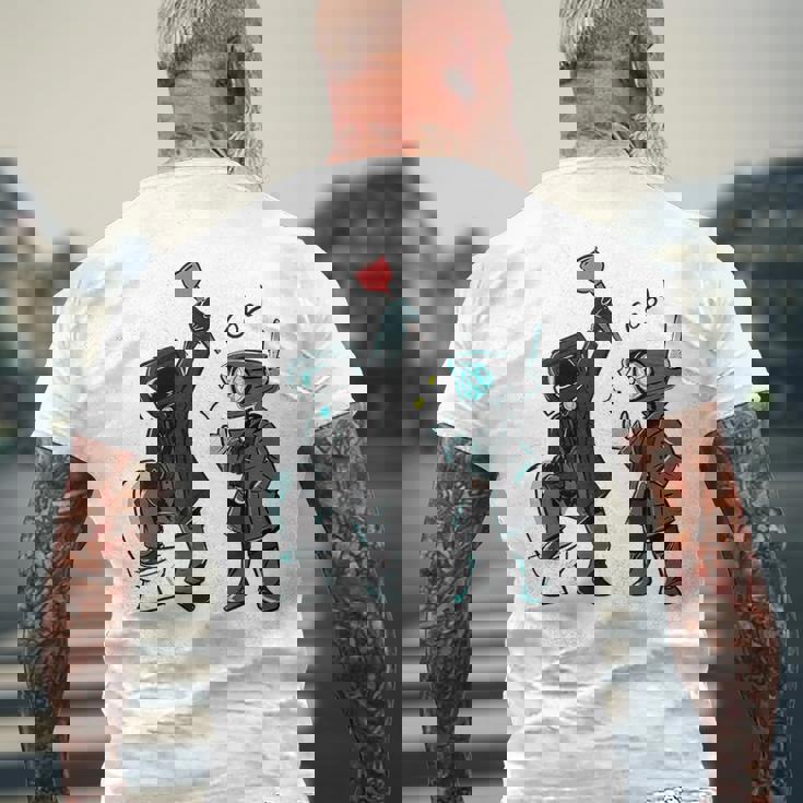 誕生日ボーイ、カメラマン、スピーカーマン、スキビディトイレ メンズTシャツ バックプリント 高齢者への贈り物