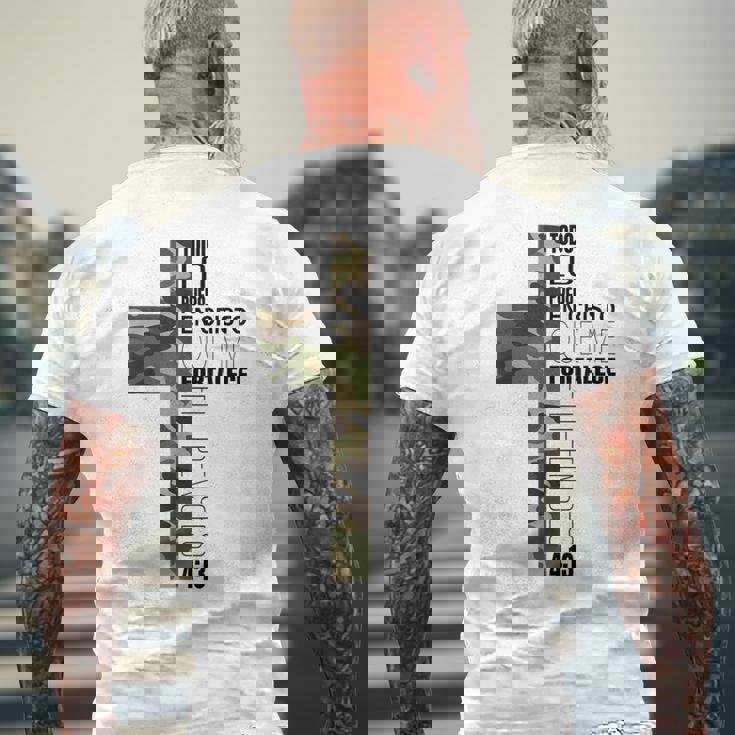 迷彩 スペイン語 聖書 一節 クリスティアーノerso メンズTシャツ バックプリント 高齢者への贈り物