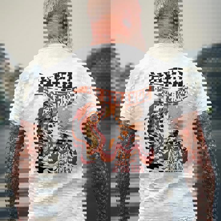 雨から顔が出てきて変な人が多いアパレル メンズTシャツ バックプリント 高齢者への贈り物