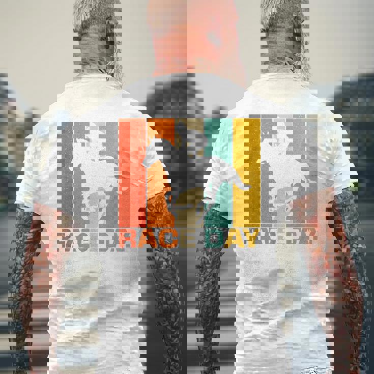 面白い 競馬 ビンテージ レースデー Ky ダービー 馬 ジョッキー メンズTシャツ バックプリント 高齢者への贈り物