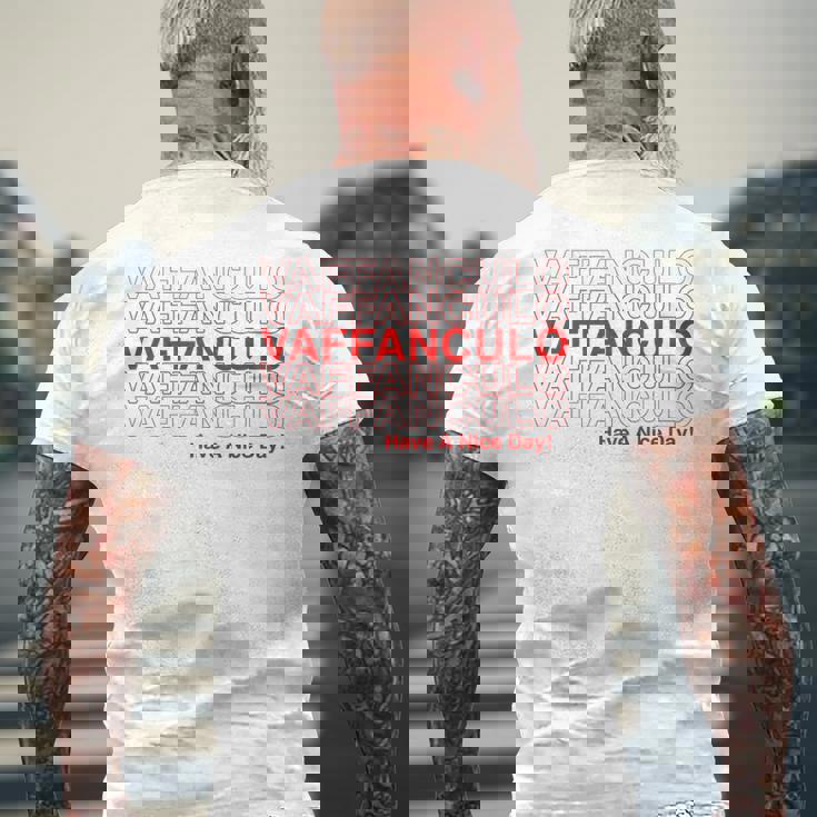 面白いvaffanculoデザイン イタリア語で素敵な一日を。 メンズTシャツ バックプリント 高齢者への贈り物