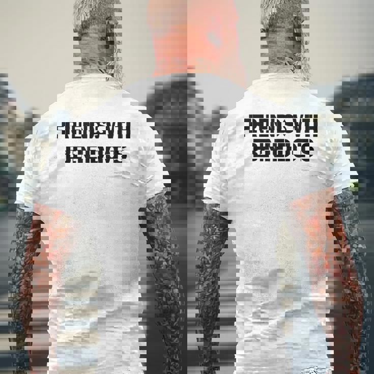 面白いエッグベネディクトの名言「ベネディクトの友達かっこいい」 メンズTシャツ バックプリント 高齢者への贈り物