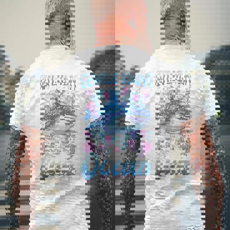 面白いジンベイザメ 動物 優しい海の巨人 メンズTシャツ バックプリント 高齢者への贈り物