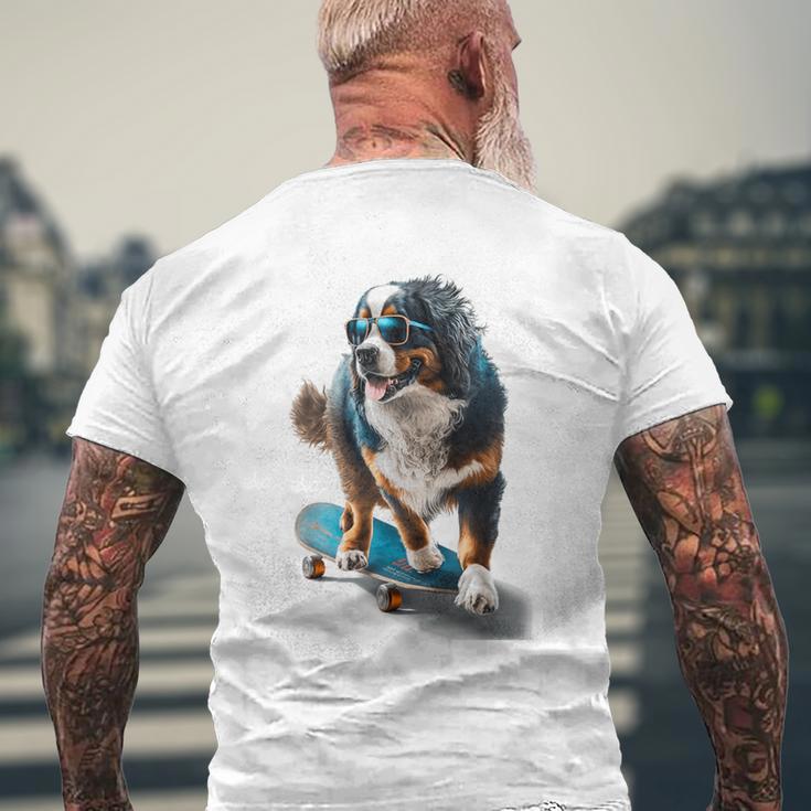 面白いスケートボード バーニーズマウンテンドッグ スケーター スケートグラフィック メンズTシャツ バックプリント 高齢者への贈り物