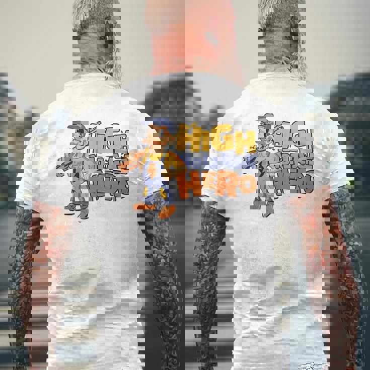 高圧ヒーロー 電子技術者 電気技師 メンズTシャツ バックプリント 高齢者への贈り物