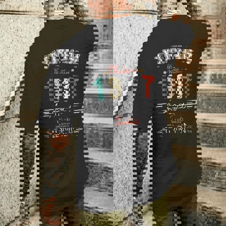 1937年8月生まれ ヴィンテージハッピーバースデー 87歳 メンズTシャツ バックプリント 彼への贈り物