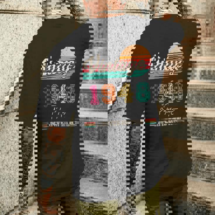 1948年5月生まれ ヴィンテージ ハッピーバースデー 76歳 メンズTシャツ バックプリント 彼への贈り物